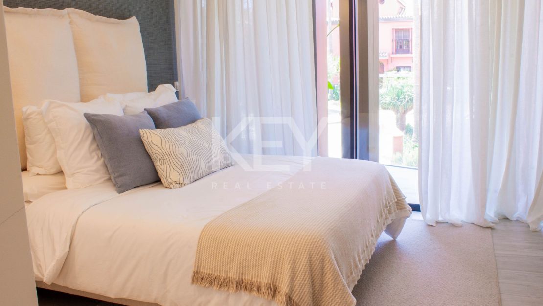 Moderno apartamento en primera línea de playa con impresionantes vistas al mar en Estepona