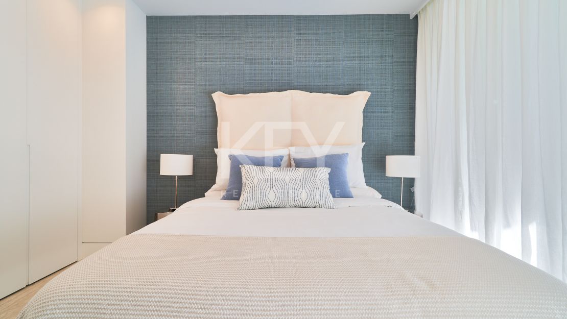 Moderno apartamento en primera línea de playa con impresionantes vistas al mar en Estepona