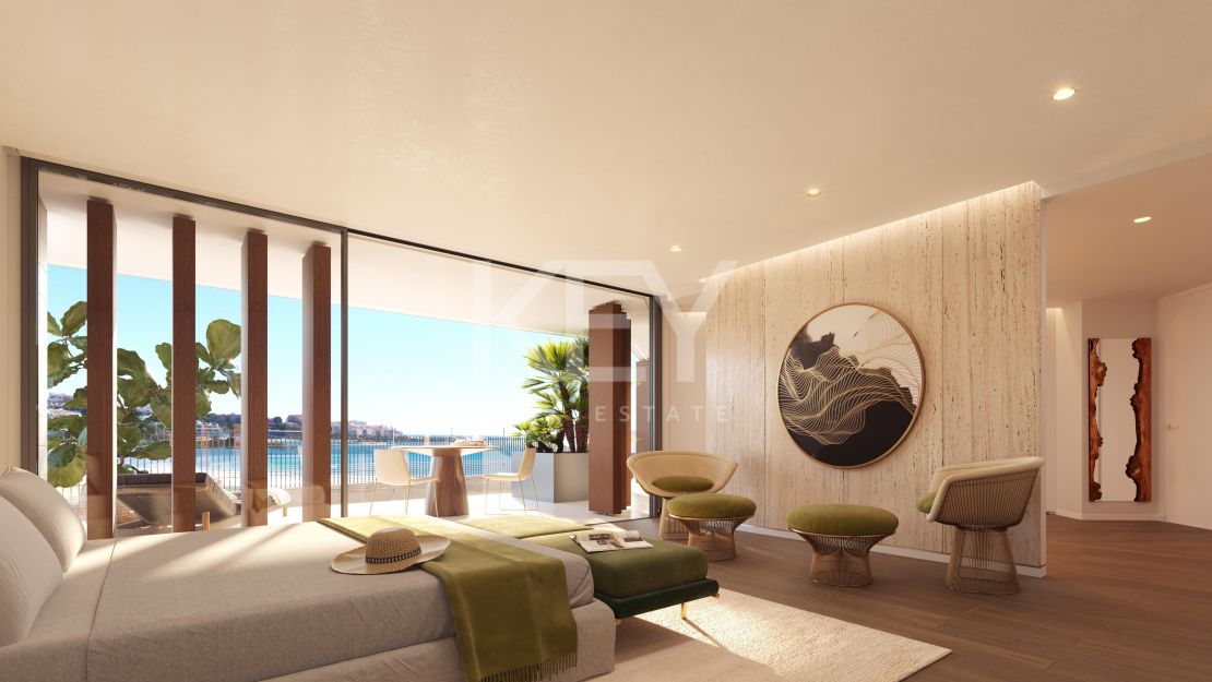 Extraordinario ático dúplex en primera línea de playa en venta en Estepona