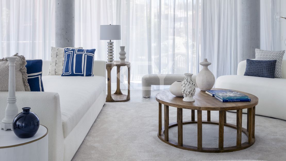 Extraordinario ático dúplex en primera línea de playa en venta en Estepona