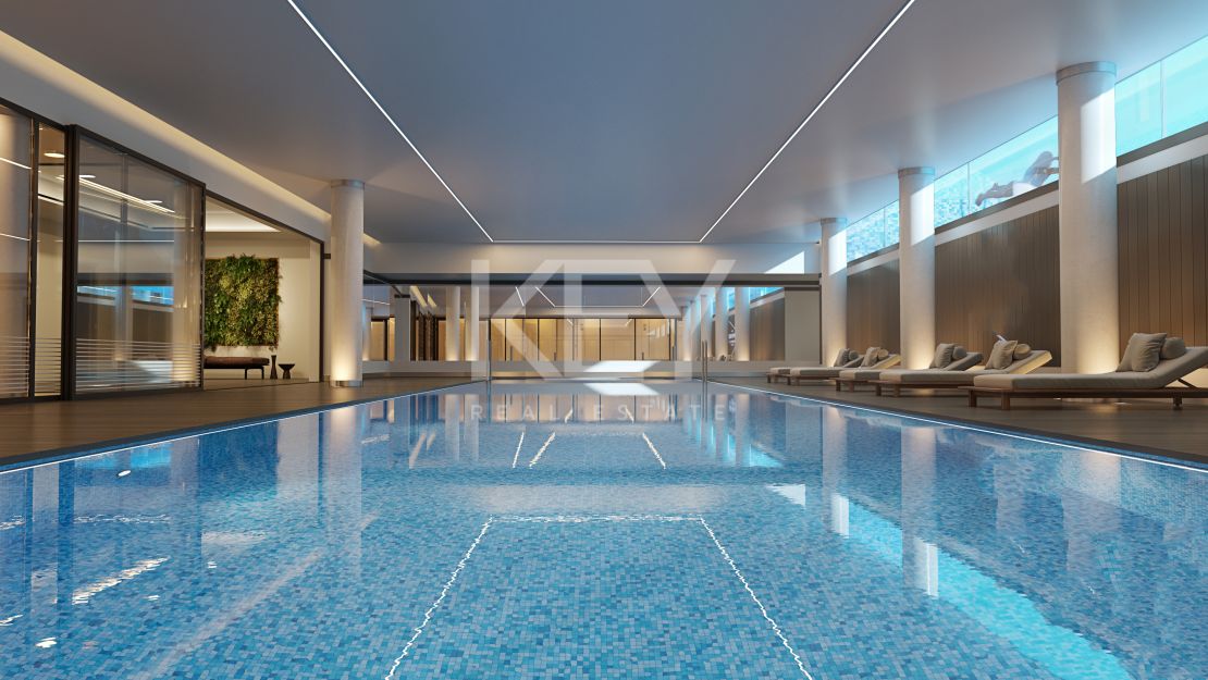 Extraordinario ático dúplex en primera línea de playa en venta en Estepona