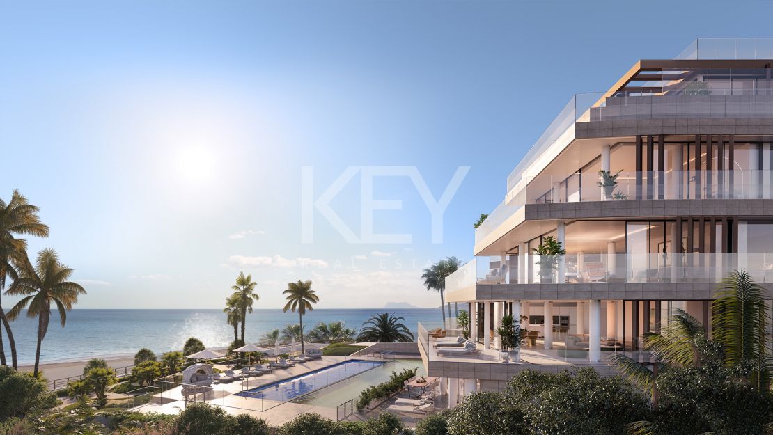 Extraordinario ático dúplex en primera línea de playa en venta en Estepona
