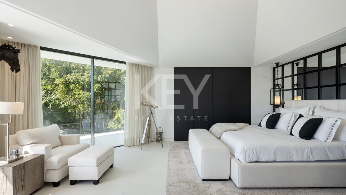 Modern design and Mediterranean views Villa in El Herrojo, Benahavís