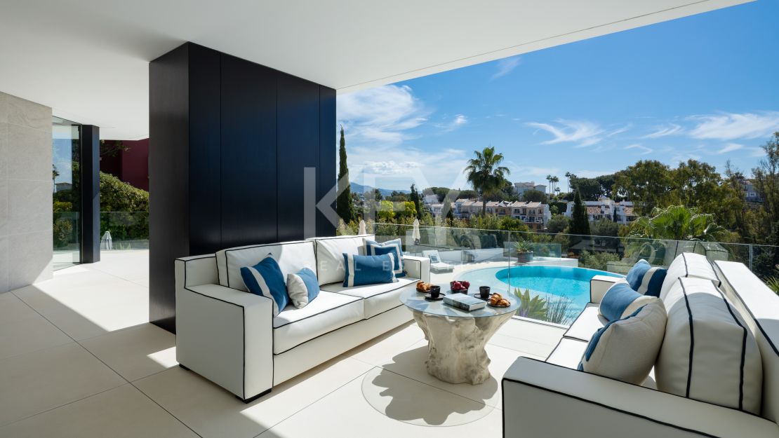 Modern design and Mediterranean views Villa in El Herrojo, Benahavís