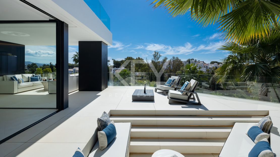 Modern design and Mediterranean views Villa in El Herrojo, Benahavís