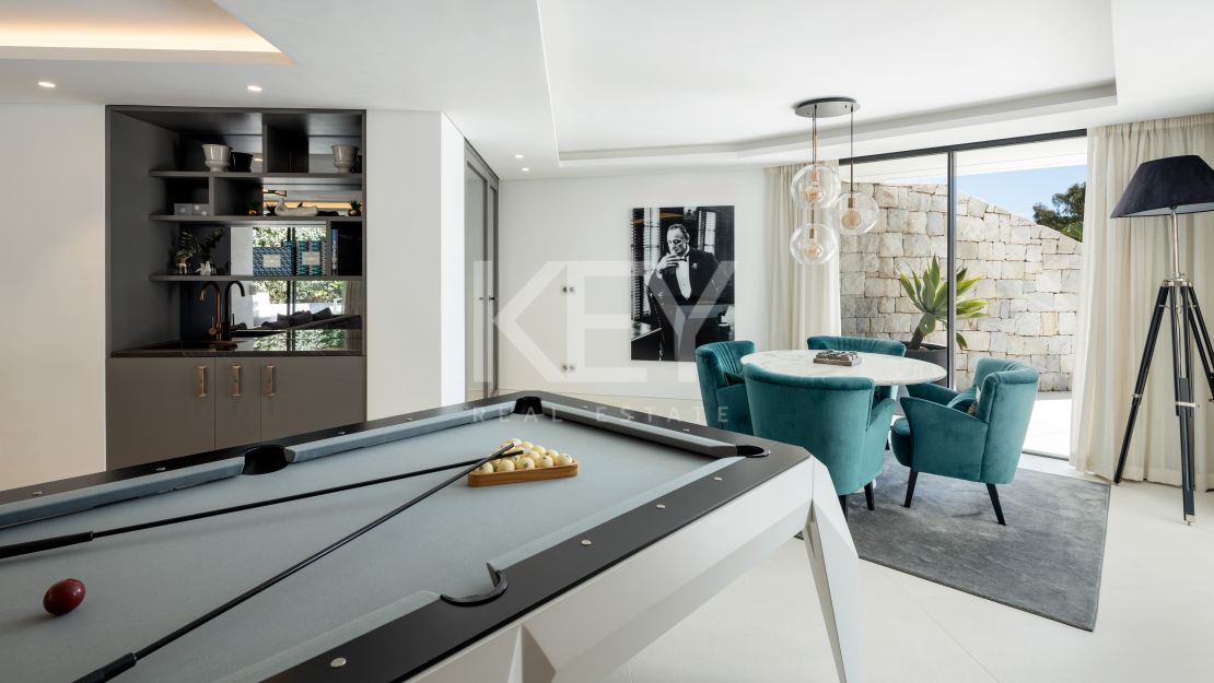 Modern design and Mediterranean views Villa in El Herrojo, Benahavís