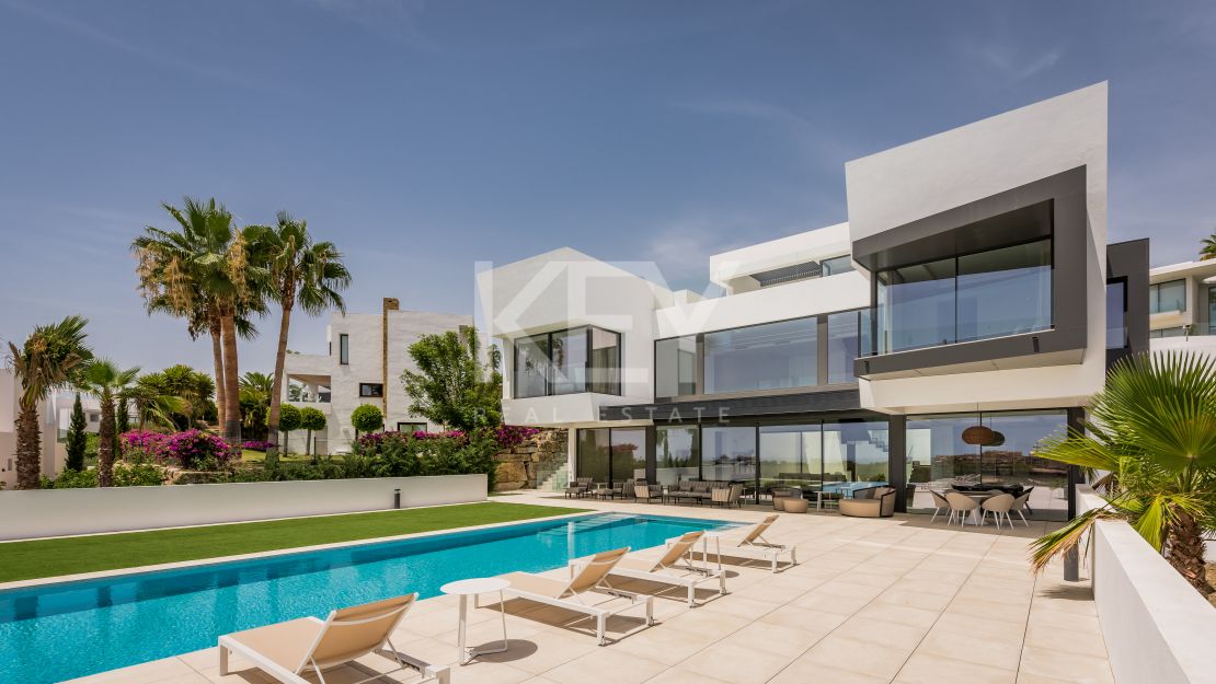 Brand new sea views villa for sale in La Alqueria, Benahavis 