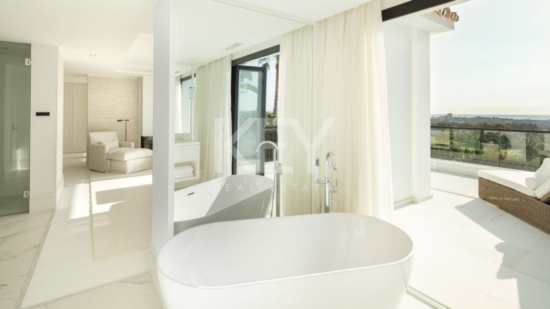 Villa Amanda: Amazing sea views luxury villa in Nueva Andalucia, Marbella