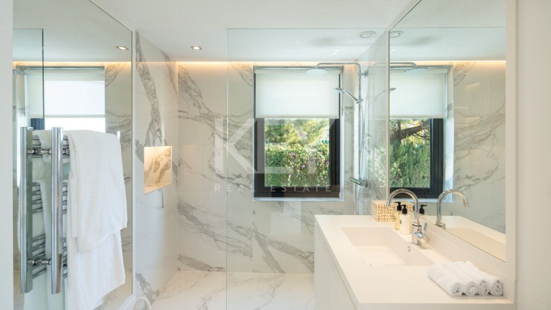 Villa Amanda: Amazing sea views luxury villa in Nueva Andalucia, Marbella