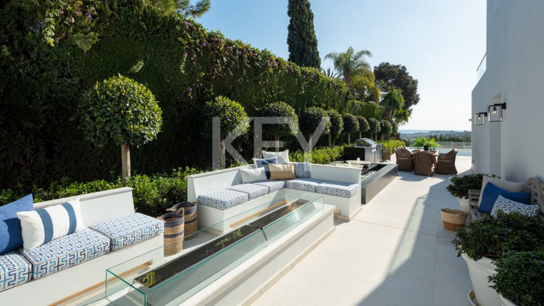 Villa Amanda: Amazing sea views luxury villa in Nueva Andalucia, Marbella