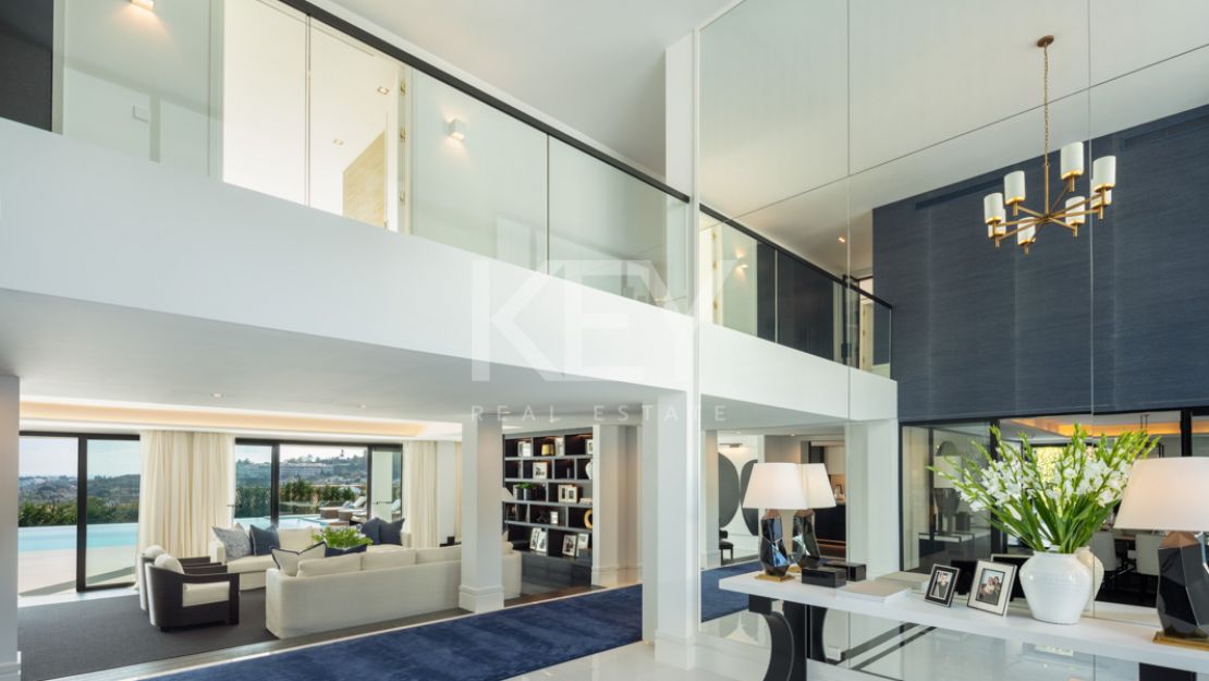 Villa Amanda: Amazing sea views luxury villa in Nueva Andalucia, Marbella