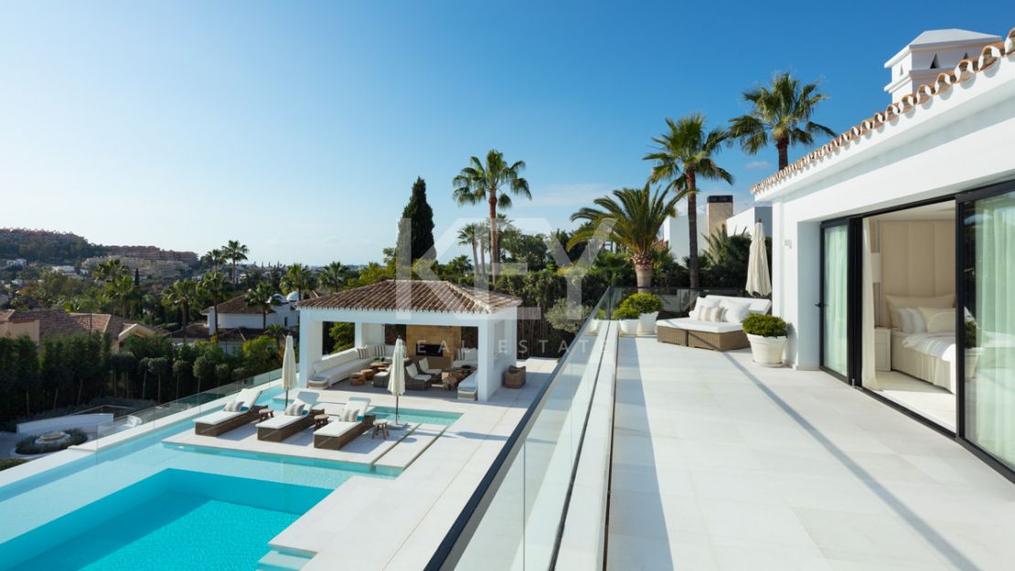 Villa Amanda: Amazing sea views luxury villa in Nueva Andalucia, Marbella