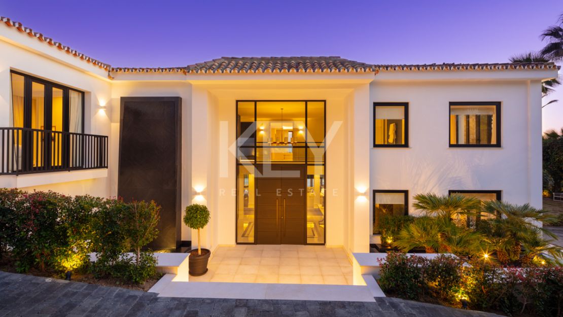 Villa Amanda: Amazing sea views luxury villa in Nueva Andalucia, Marbella