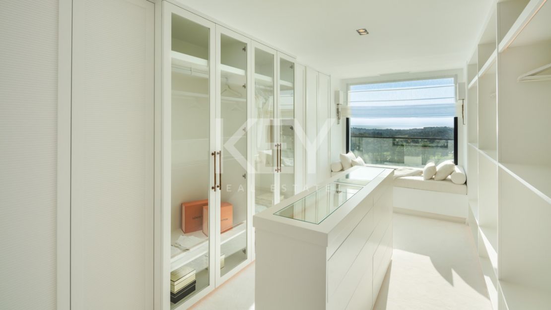 Villa Amanda: Amazing sea views luxury villa in Nueva Andalucia, Marbella