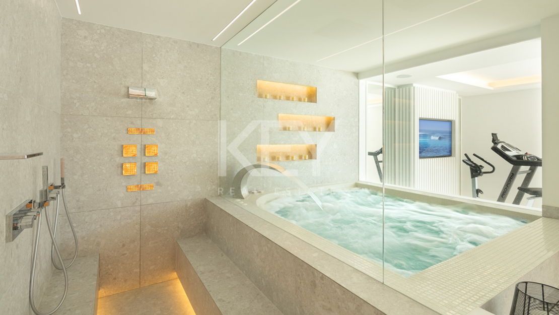 Villa Amanda: Amazing sea views luxury villa in Nueva Andalucia, Marbella