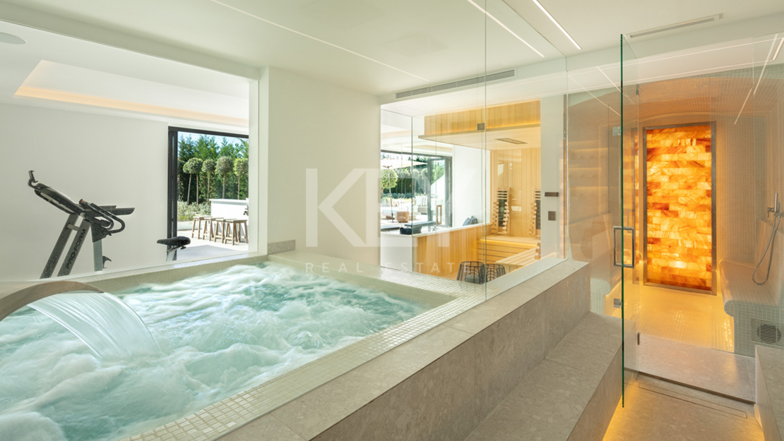 Villa Amanda: Amazing sea views luxury villa in Nueva Andalucia, Marbella