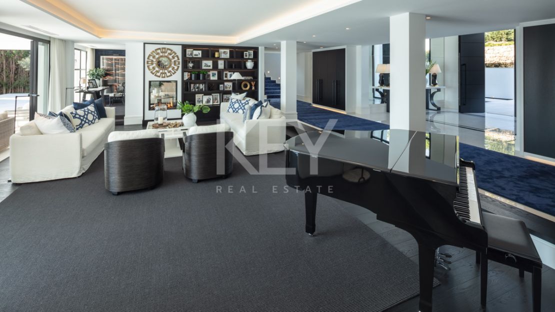 Villa Amanda: Amazing sea views luxury villa in Nueva Andalucia, Marbella