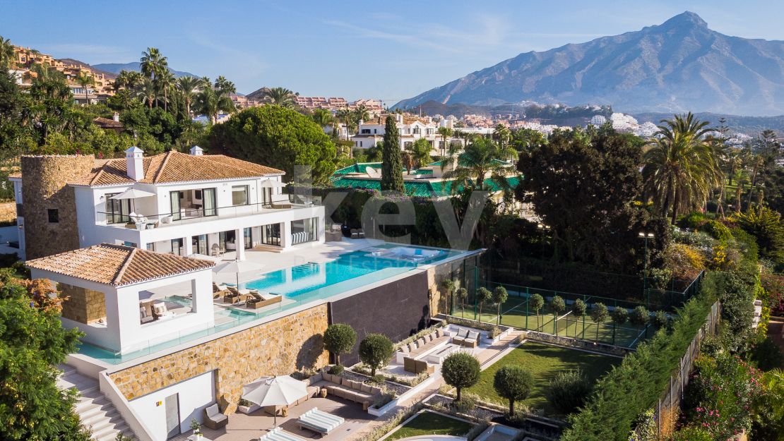 Impresionante villa de lujo con vistas al mar en venta en Nueva Andalucía, Marbella