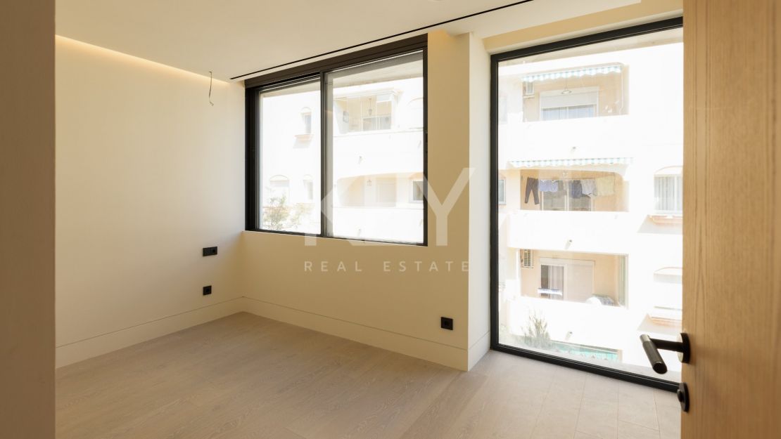 Beachfront luxury apartment key ready in Estepona