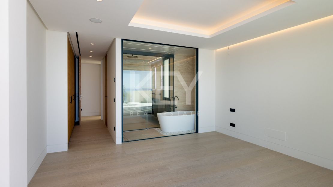 Beachfront luxury apartment key ready in Estepona