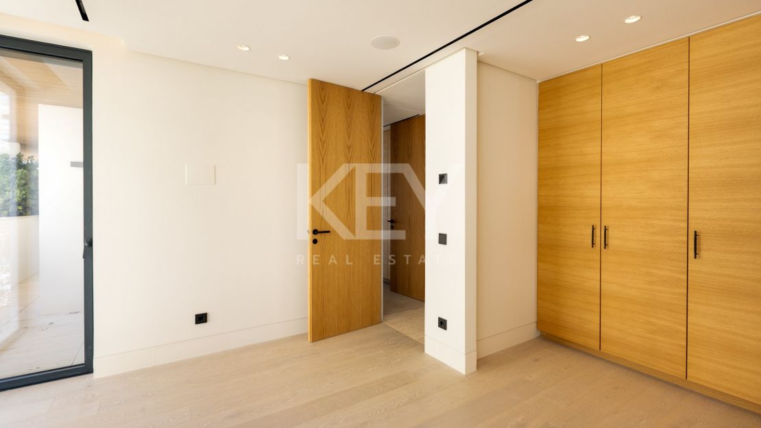 Beachfront luxury apartment key ready in Estepona