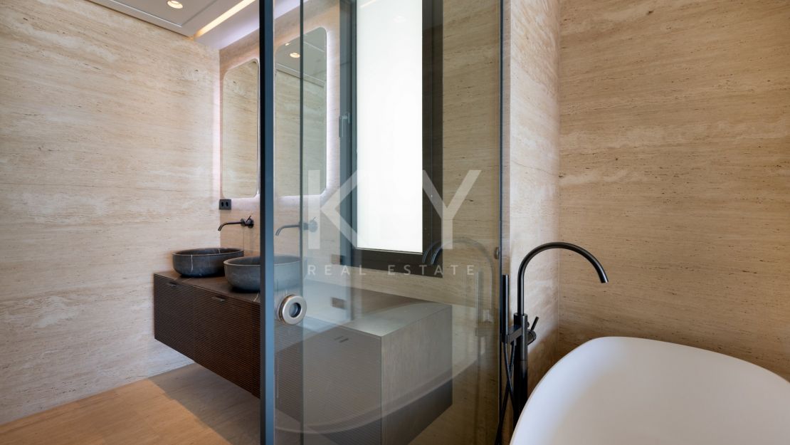 Beachfront luxury apartment key ready in Estepona