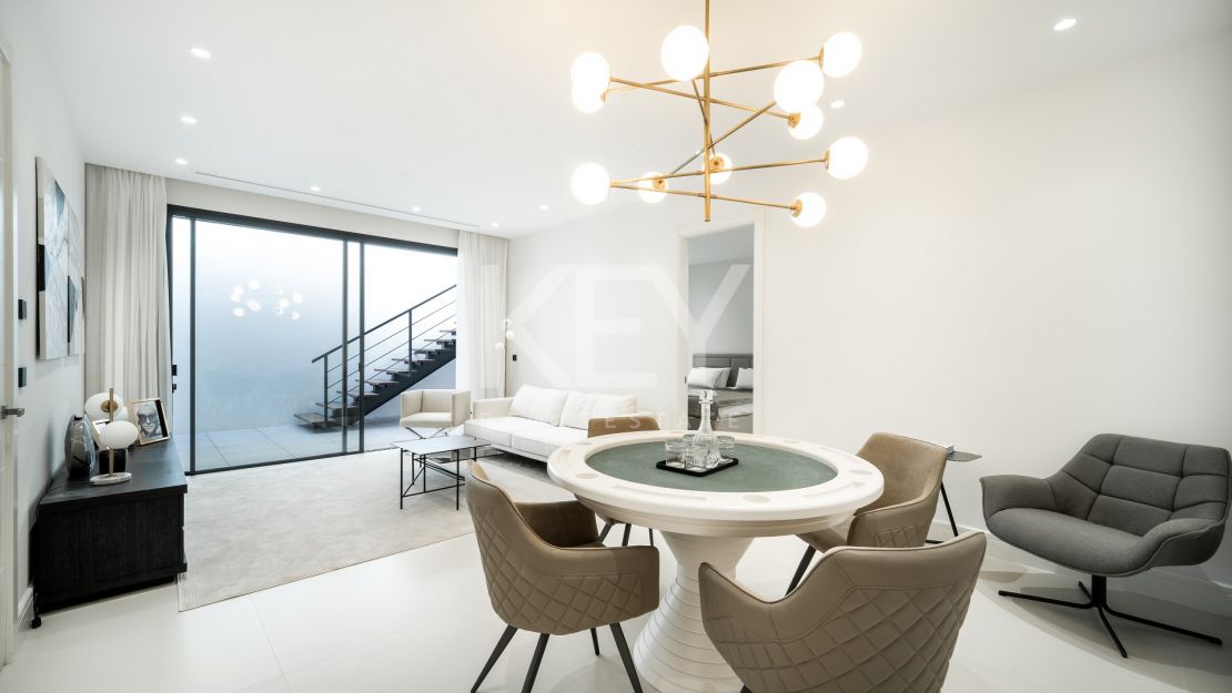 Villa en segunda línea de playa a poca distancia de Puerto Banús, La Milla de Oro