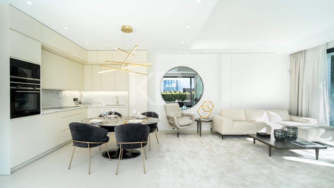 Villa en segunda línea de playa a poca distancia de Puerto Banús, La Milla de Oro