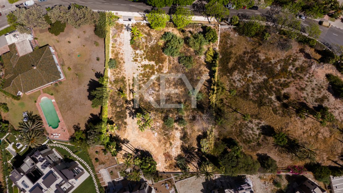 Prime residential Plot next to Puerto Banús in Atalaya de Rio Verde