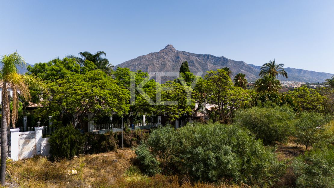 Prime residential Plot next to Puerto Banús in Atalaya de Rio Verde