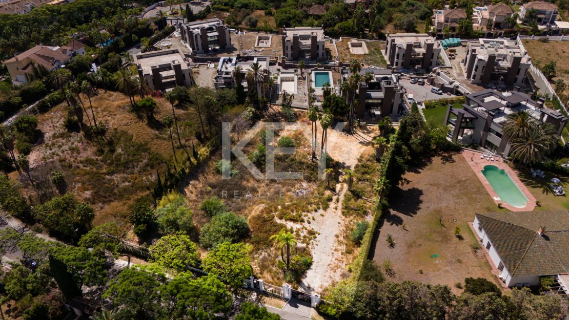 Prime residential Plot next to Puerto Banús in Atalaya de Rio Verde