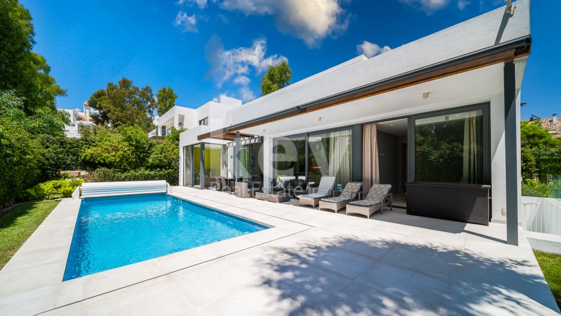 Modern Villa for Sale in Arboleda, Estepona - Ideal Family Retreat near the Beach