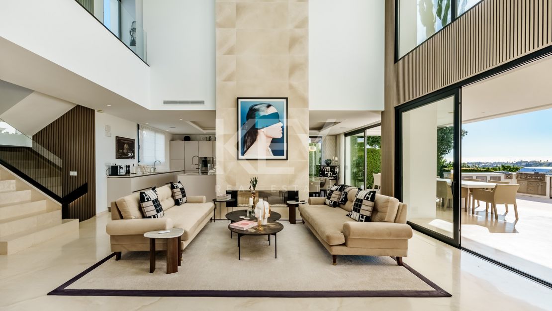 Refined modern Villa with panoramic views in the heart of Nueva Andalucía, Marbella