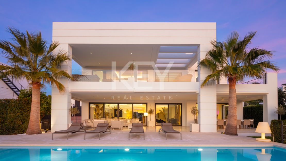 Refined modern Villa with panoramic views in the heart of Nueva Andalucía, Marbella