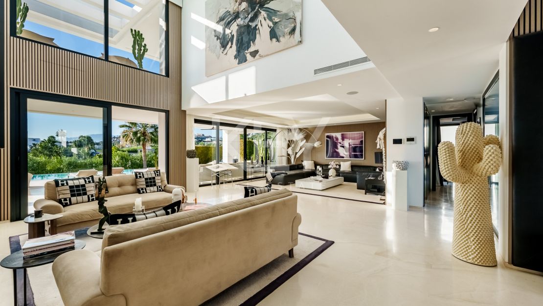 Refined modern Villa with panoramic views in the heart of Nueva Andalucía, Marbella