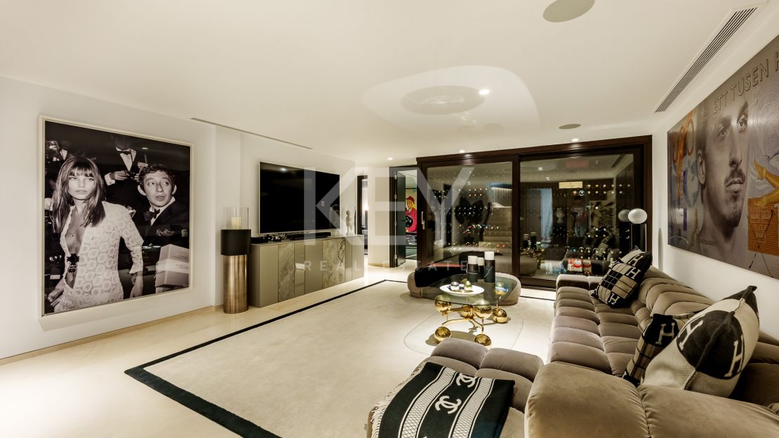 Refined modern Villa with panoramic views in the heart of Nueva Andalucía, Marbella