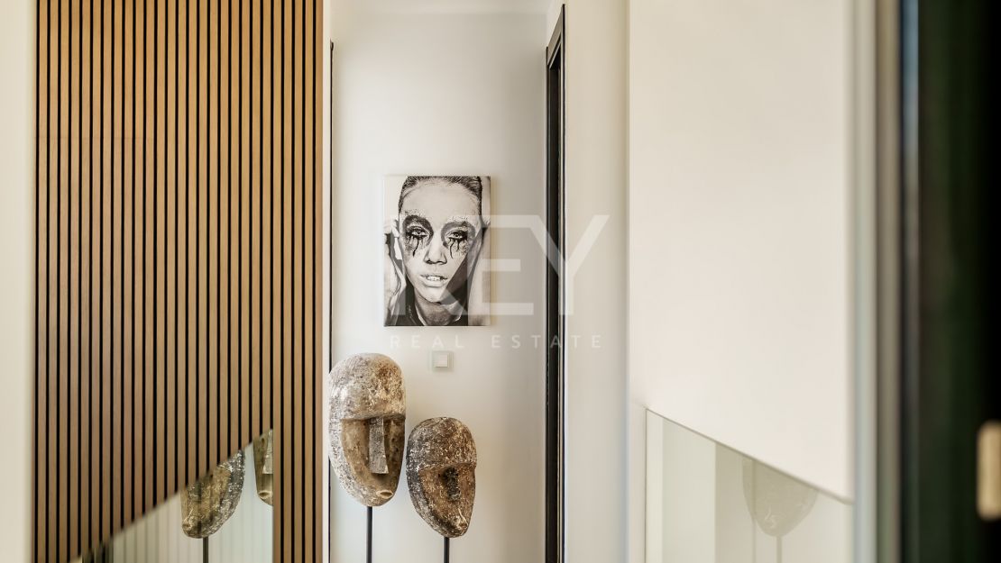 Refined modern Villa with panoramic views in the heart of Nueva Andalucía, Marbella