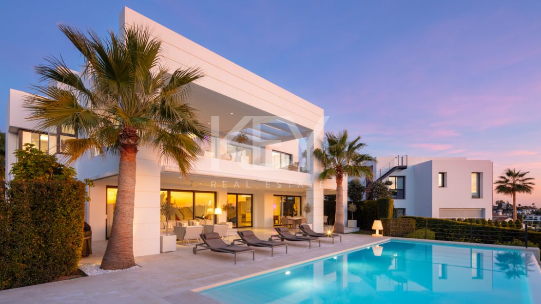 Refined modern Villa with panoramic views in the heart of Nueva Andalucía, Marbella