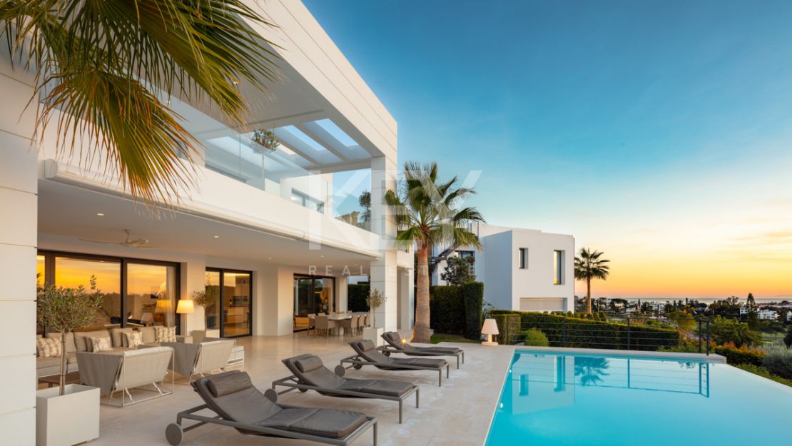 Refined modern Villa with panoramic views in the heart of Nueva Andalucía, Marbella