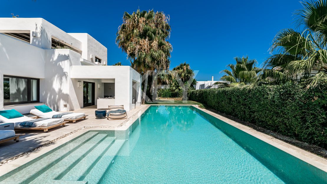 Villa Grecia: luxury villa in Altos de Puente Romano, Golden Mile 