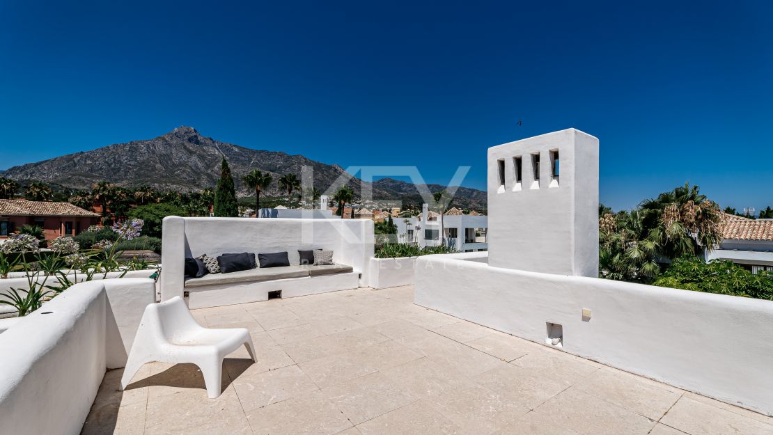 Villa Grecia: luxury villa in Altos de Puente Romano, Golden Mile 