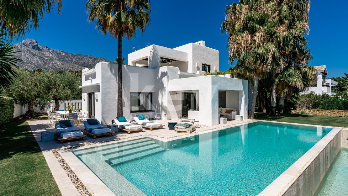 Villa Grecia: luxury villa in Altos de Puente Romano, Golden Mile 