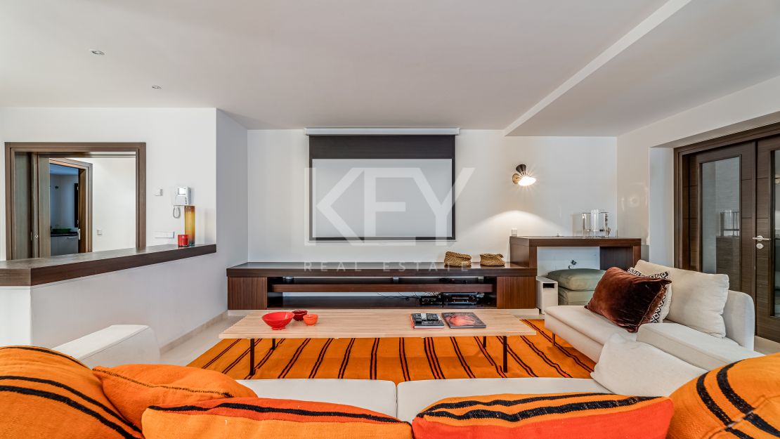 Villa Grecia: luxury villa in Altos de Puente Romano, Golden Mile 