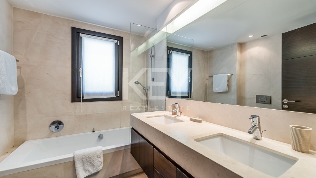 Villa Grecia: luxury villa in Altos de Puente Romano, Golden Mile 