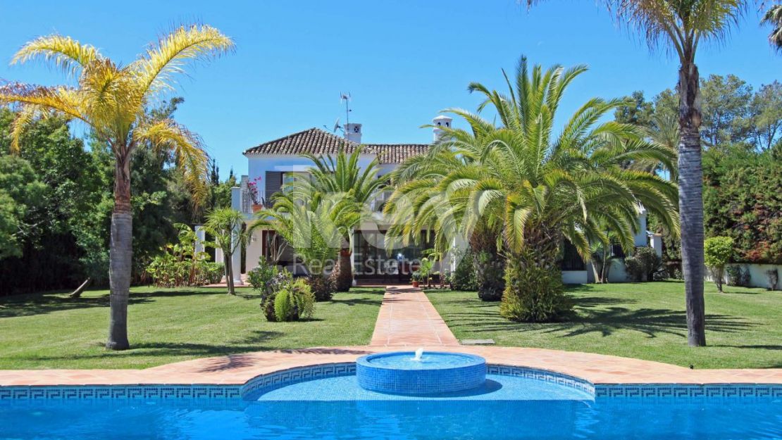 Mediterranean style  villa in Gadalmina Baja, Marbella close to the beach