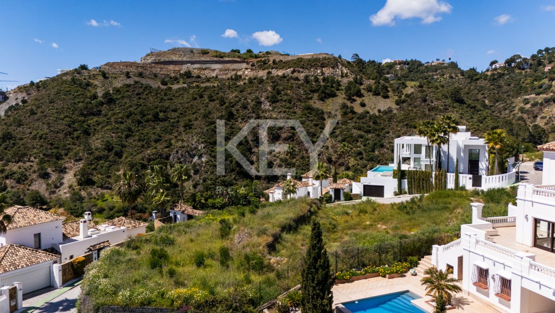 Last panoramic sea view Plot with luxury villa project in gated community of Lomas de La Quinta, Benahavís