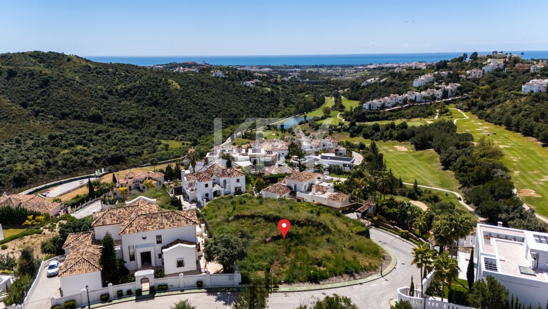 Last panoramic sea view Plot with luxury villa project in gated community of Lomas de La Quinta, Benahavís
