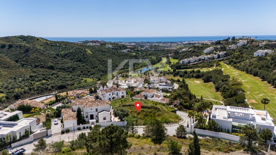 Last panoramic sea view Plot with luxury villa project in gated community of Lomas de La Quinta, Benahavís