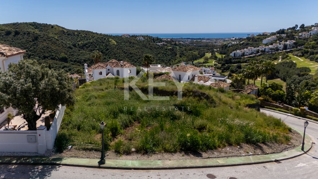Last panoramic sea view Plot with luxury villa project in gated community of Lomas de La Quinta, Benahavís
