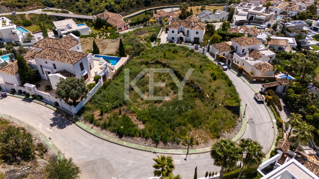 Last panoramic sea view Plot with luxury villa project in gated community of Lomas de La Quinta, Benahavís